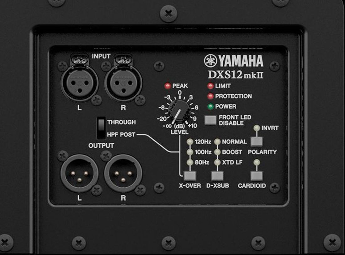 YAMAHA DXS12MKII Subwoofer de Piso de 12 Pulgadas Amplificado a 1020 Watts
